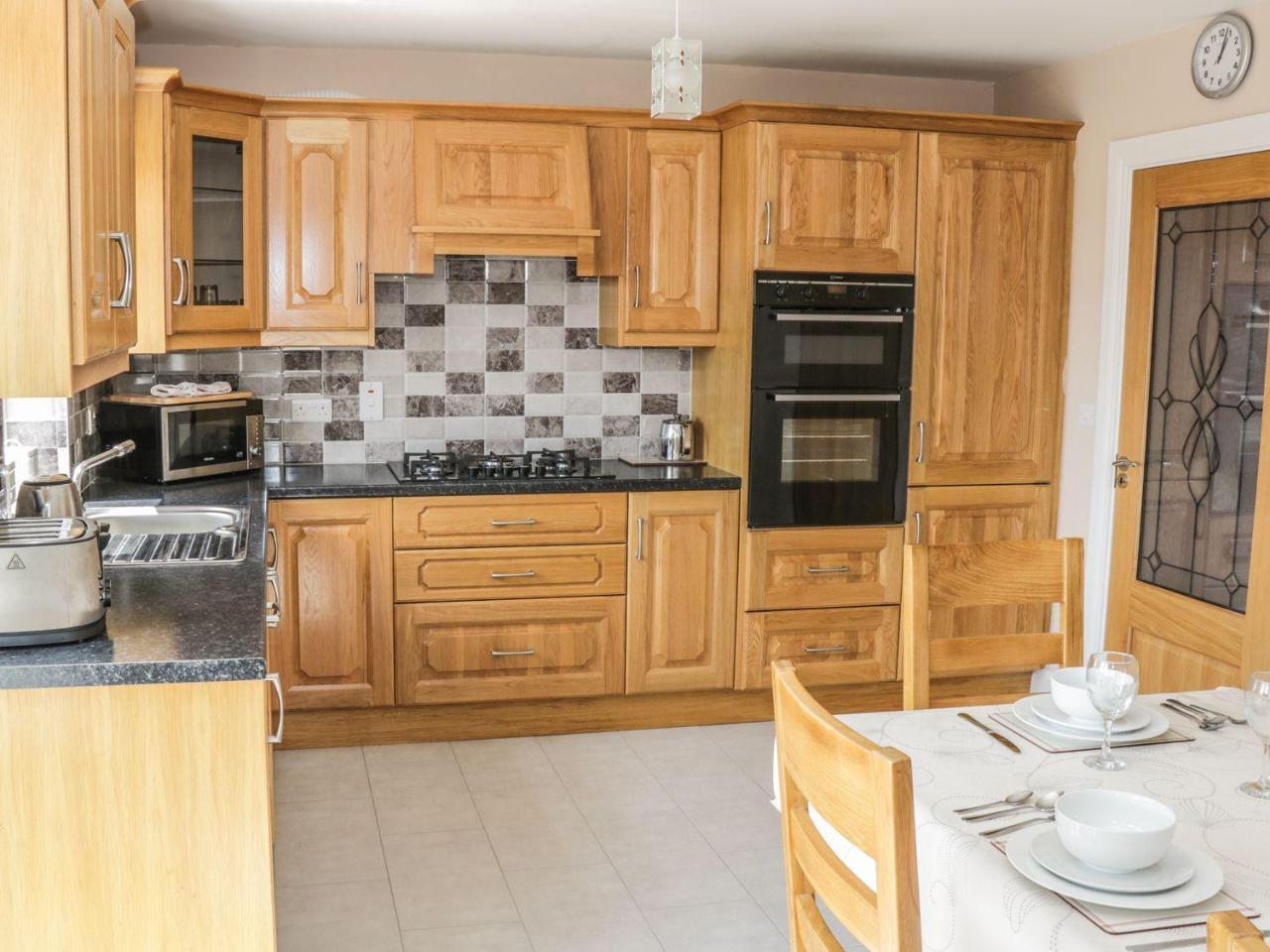 Lakeview Villa Lettermore Bagian luar foto